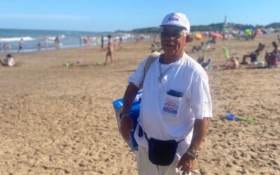 El hombre que ya caminó 45.000 kilómetros vendiendo helados en Mar del Plata