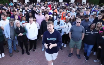 Un youtuber paga las cirugías de mil personas ciegas para que puedan volver a ver