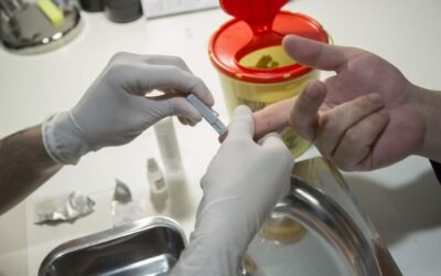 Una mujer pudo liberarse del VIH luego de un trasplante de células madre