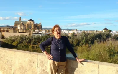 Tiene 84 años y vendió todo para recorrer el mundo