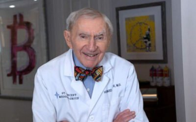 El doctor más longevo del mundo reveló cinco claves para vivir mucho y bien