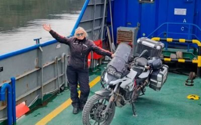 Tiene 63 años, recorre el país en moto y empuja a otras mujeres a que hagan lo mismo