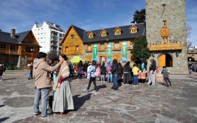 Bariloche celebró sus 121 años con un gran desfile en la costanera