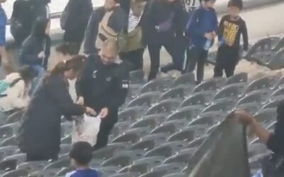 Hinchas japoneses limpiaron el estadio Diego Armando Maradona de La Plata en el Mundial Sub 20