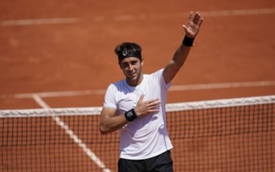 Tomás Etcheverry hizo historia y se metió en los cuartos de final de Roland Garros