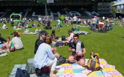 La innovadora propuesta del Fullham: invitó a sus hinchas a pasar una tarde de picnic en el estadio