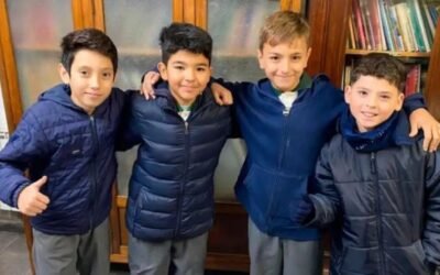 Dean Funes: niños encontraron dinero en la calle y decidieron devolverlo