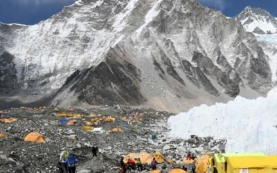 Un héroe en el Everest: renunció a llegar a la cima para salvar a un montañista en peligro