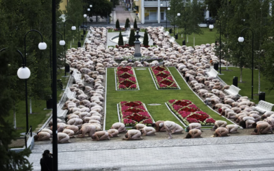 Unas mil personas posaron desnudas para una producción fotográfica en Finlandia