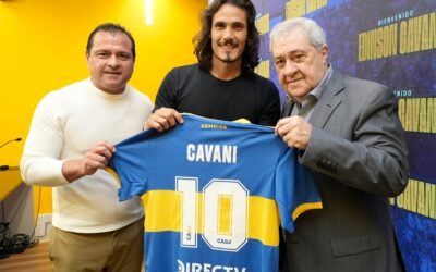 Cavani fue presentado ante una multitud en la Bombonera