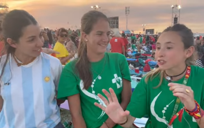 Cómo tres jóvenes argentinas le cebaron mate al Papa en Portugal