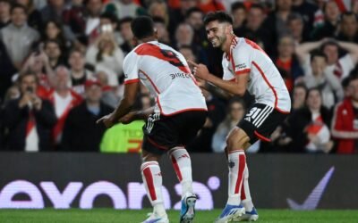 River goleó a Independiente y recuperó la punta