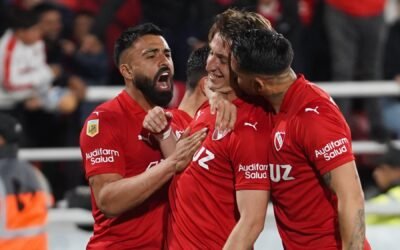 El Independiente de Tevez goleó y es puntero