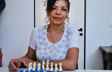 Silvana Chavero, la mujer que creó un ajedrez adaptado para personas ciegas