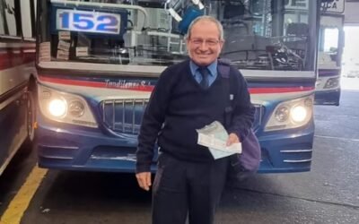 El colectivero estrella de la línea 152 que hace reír a los pasajeros