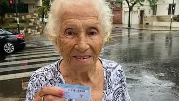 «Coca» Baldó, la mujer de 102 años que votó en las elecciones presidenciales