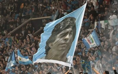 Los hinchas del Napoli celebraron el cumpleaños de Maradona