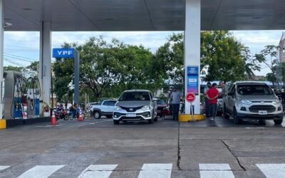 YPF anunció que bajará el precio de la nafta y del gasoil