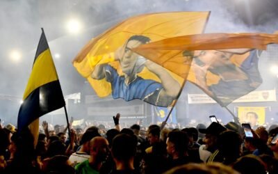 Banderazo de hinchas de Boca en apoyo a Riquelme tras la suspensión de las elecciones