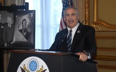 El embajador de Estados Unidos elogió a Milei pero pidió cautela