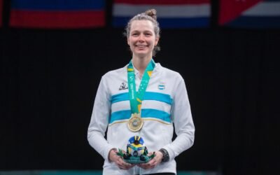 Especialista en economía y medalla de oro es esgrima en los Juegos Panamericos