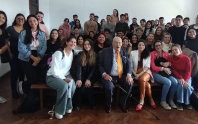 Se recibió de abogado a los 86 años y lo agasajaron con honores