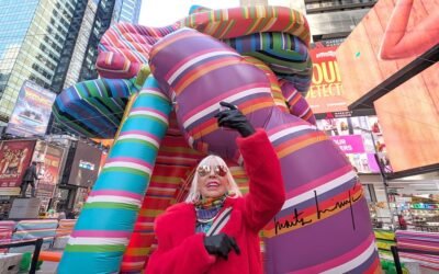 Marta Minujín llevó su arte a Time Square