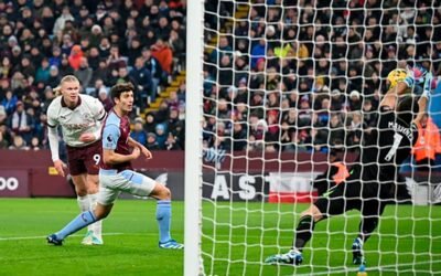 Dibu Martínez y una doble tapada para el triunfo del Aston Villa
