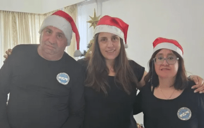 Es sordomudo y todos los años ayuda como Papá Noel a los que más lo necesitan