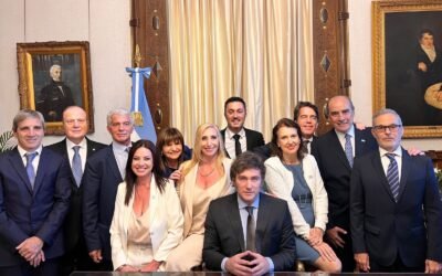 El presidente Javier Milei le tomó juramento a su flamante Gabinete