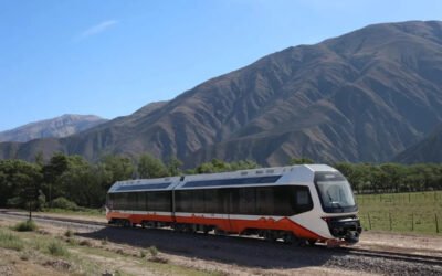 Turismo en Jujuy: se inaugura el tren solar que recorrerá la Quebrada de Humahuaca