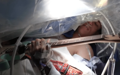 Un músico tocó la guitarra en el quirófano mientras le extirpaban un tumor cerebral