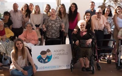 «Adoptá un abuelo», una ONG que hace felices a los adultos mayores en España