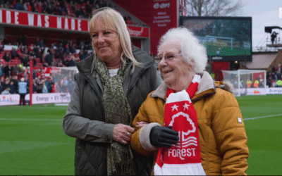 El emocionante y sentido homenaje de un club inglés a una fanática de 92 años