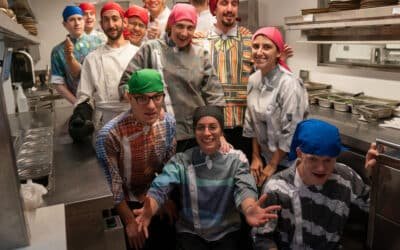 «Alamesa», el bar inclusivo en el que cocinan y atienden jóvenes neurodiversos