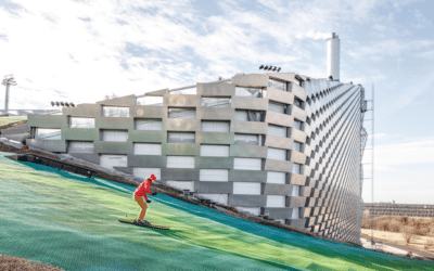 Dinamarca: una central eléctrica genera energía limpia y además cuenta con una novedosa pista de esquí