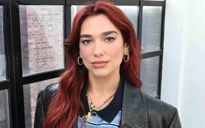 Con alegría y nostalgia, Dua Lipa visitó la escuela donde estudiaba de chica y sorprendió a un grupo de alumnos