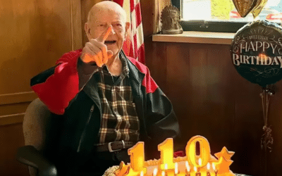 Tiene 110 años, vive solo y maneja su auto todos los días