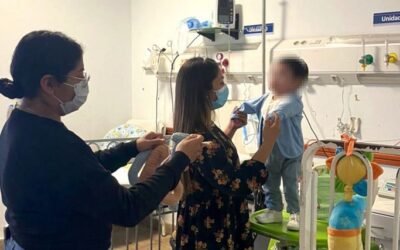 Emotivo acto de amor: una enfermera adoptó a un bebé abandonado en un hospital