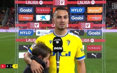 El emotivo gesto de Gonzalo Escalante con un hincha del Cádiz