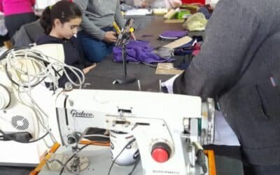 Servir para cambiar vidas: Un taller de costura comunitario y solidario