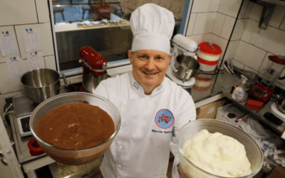 Se especializó en un postre de la infancia y hoy causa furor