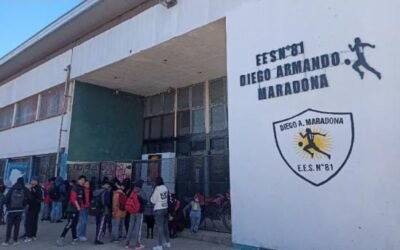 Una escuela de La Matanza homenajeó a Diego Armando Maradona y llevará su nombre