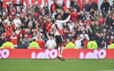 Con dos goles, Borja salvó a River de la derrota frente a Lanús
