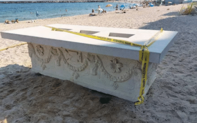 Descubrieron que la mesa donde vendían tragos era un sarcófago romano