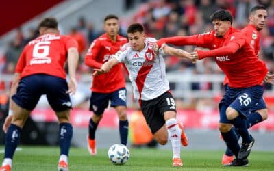 Con un hombre menos, Independiente resistió y empató ante River