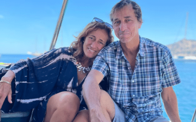 Un piloto y una fisioterapeuta dejaron todo para vivir en un barco en Ibiza