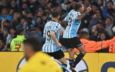 Racing goleó a Paranaense y es semifinalista de la Sudamericana