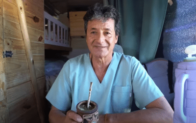 Combatió en Malvinas y ahora recorre el país ofreciendo su servicio de masajes