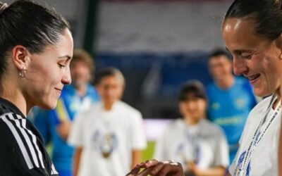 ¡Qué viva el amor! Le propuso casamiento en plena cancha